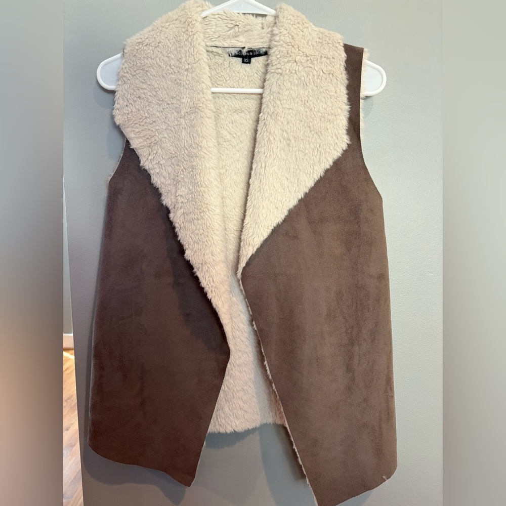 Elegant Brown and Cream Shearling Vest
